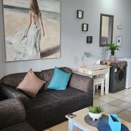 Topanga 17 Uvongo Beach Buitenkant foto
