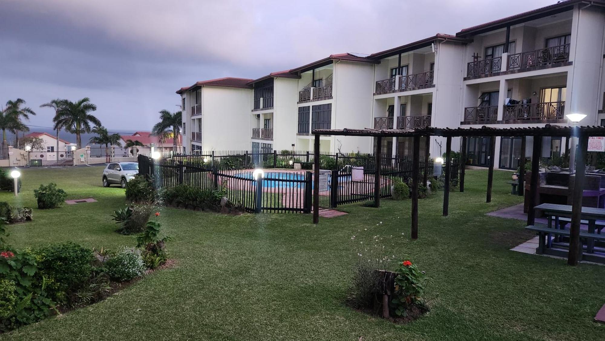 Topanga 17 Uvongo Beach Buitenkant foto